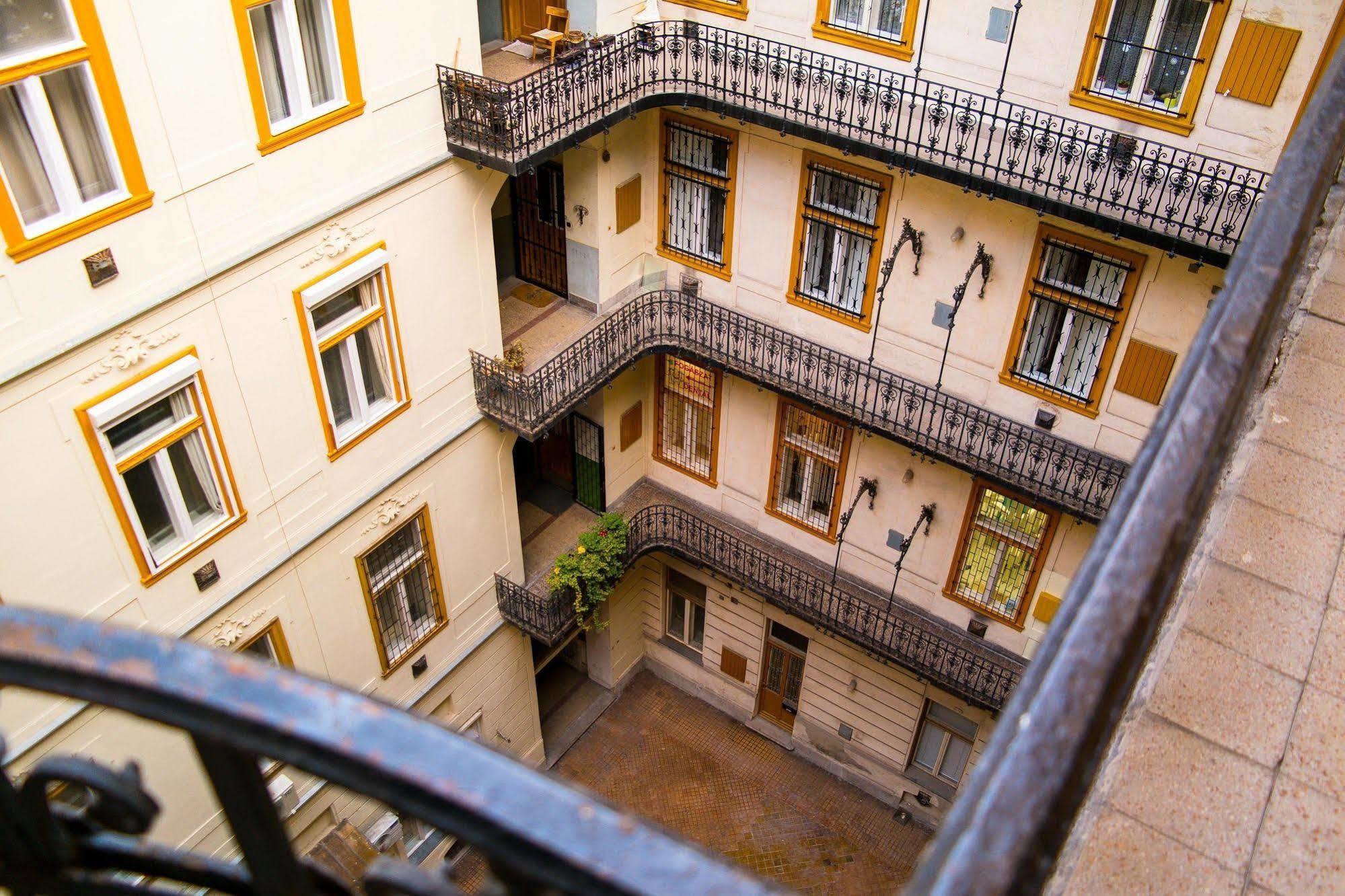 Opera Guesthouse Budapest Exteriör bild